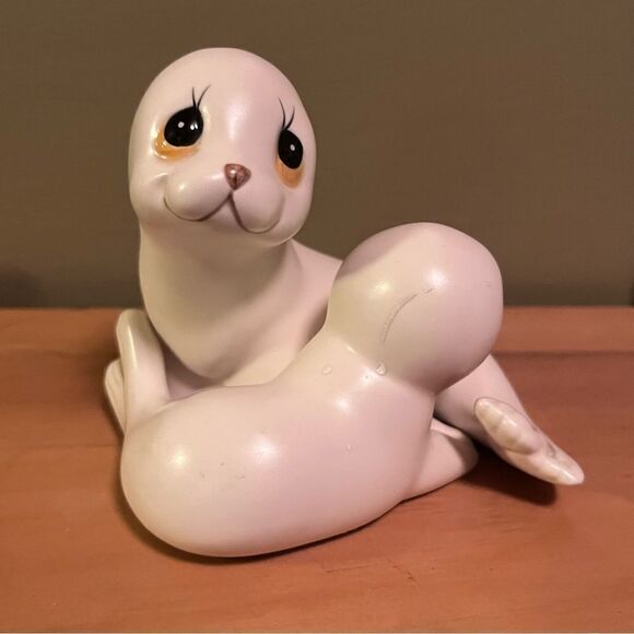 Oxford Ceramic Seal Figurines Big Eyes Mom and Sleepy Baby - Picture 3 of 9